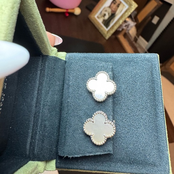 Van Cleef & Arpels mother of pearl Earrings - Picture 3 of 9